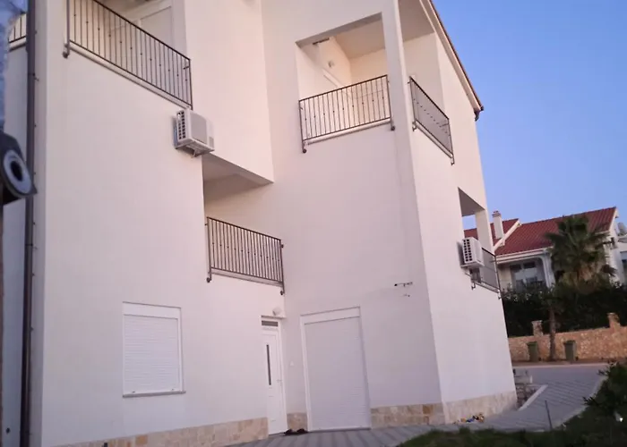 דירה Jela