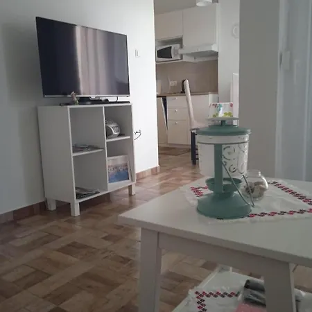 Jela Apartment *