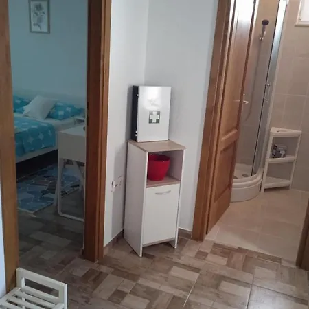 Jela Apartment *