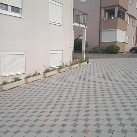 Apartment Jela *