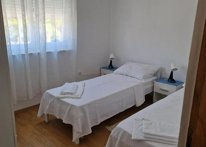 Jela Apartamento *